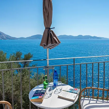 Villa Assos Rockshore Asos
